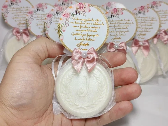 Lembrancinha 81 Anos: Sabonete Letra Inicial Personalizada