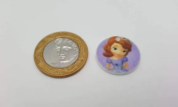 7 Pingentes da Princesinha Sofia em Acrílico com 2,1cm