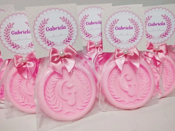 Lembrança Maternidade Personalizada: Sabonete Letra Inicial