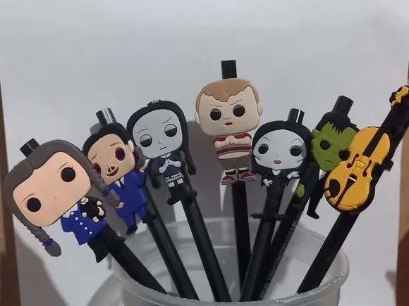 Lápis com Ponteira Familia Addams Emborrachada - 7 Peças