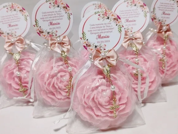 Lembrancinha 80 Anos: Sabonete Flor Peônia com Mini Terço
