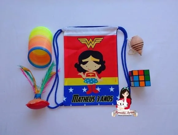 Mochila Brinquedos Retrô Tema Mulher Maravilha Cute