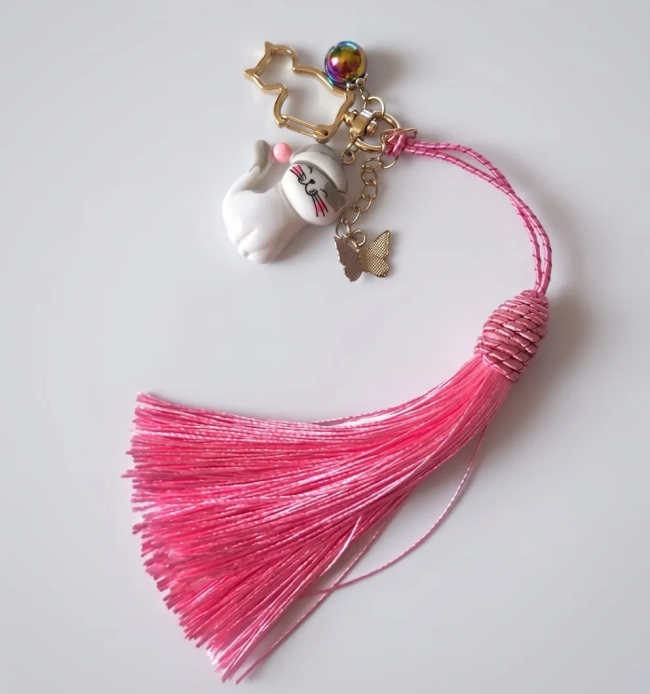 Chaveiro de Gato com Pingente Hematita e Tassel Rosa ou Prata