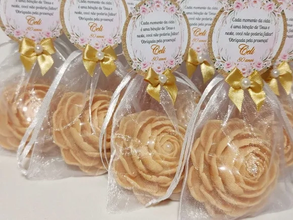 Lembrancinha 80 Anos: Sabonete Rosa Delicada Luxo