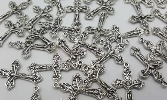 Pingente de Crucifixo Níquel com 2,5cm - 12 Unidades