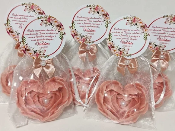 Lembrancinha de Aniversário 80 Anos: Sabonete Coração Flor