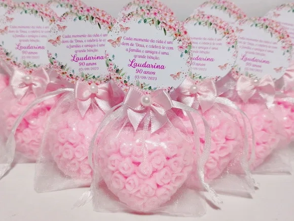 Lembrancinha de Aniversário 90 Anos: Sabonete Coração Floral