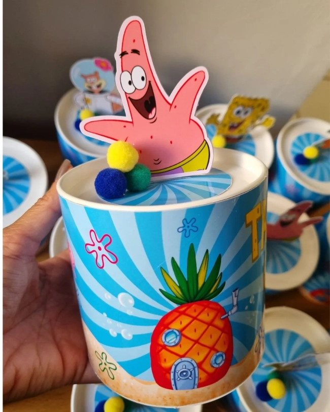 Centro de mesa Bob Esponja tubolata 10x10 com aplique 3D