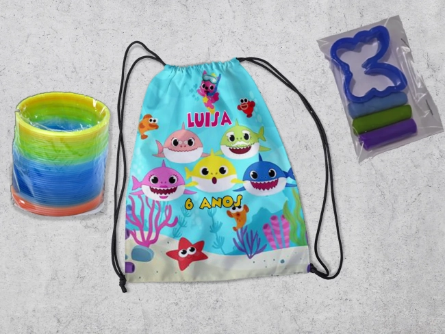 Kit Mochilinha + Mini Massinha de modelar e mola Maluca do Baby Shark