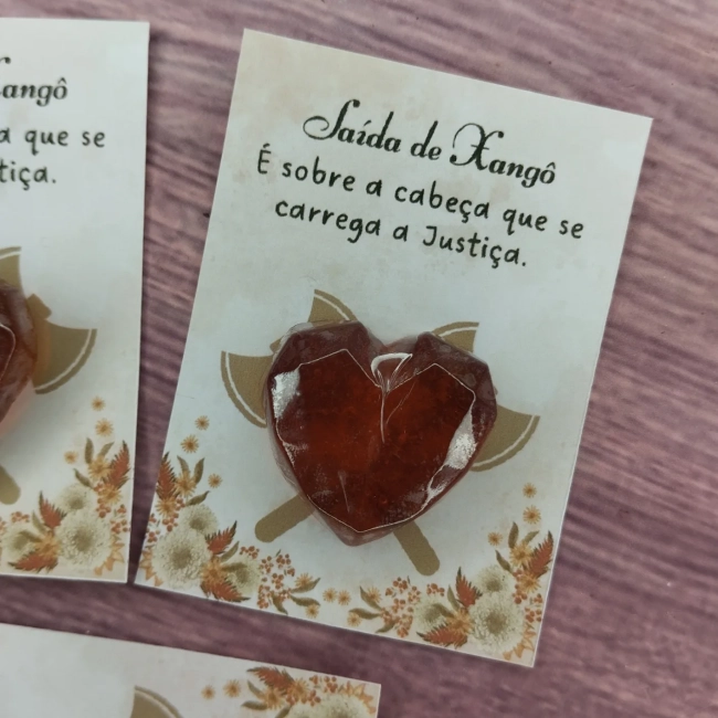 60 UNIDADES Mini Sabonete Coração Diamante no Card  Lembrancinhas de Xangô, trabalhamos com qualquer tema.