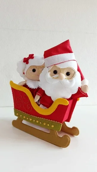 Papai Noel e Mamãe Noel no Trenó.