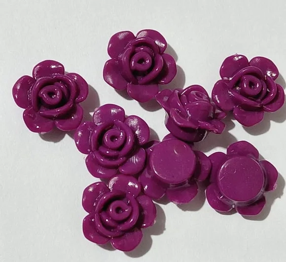 Flor de Resina Colorida 1,3cm C/furo Passante 50 Unidades