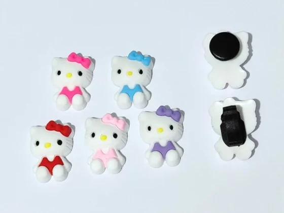 Pins Hello Kitty pra Tênis ou Crocs Pacote com 5 Unidades