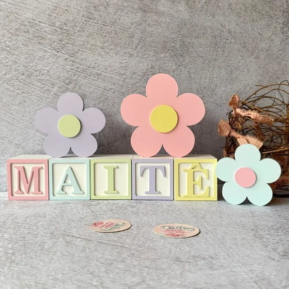 Tons Pastel Cubos 6x6cm e Trio de Flor Decoração Bebê