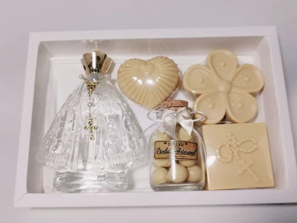 Kit Presente Nossa Senhora: Aromatizador com Sabonetes