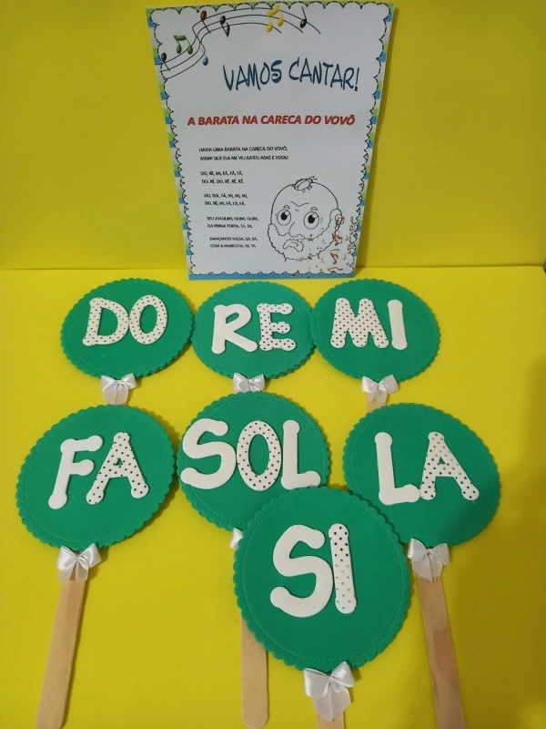 Sacola A Barata na careca do vovô