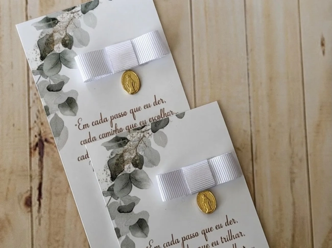 Lembrança Primeira Comunhão - Marcador Livro com laço e medalha