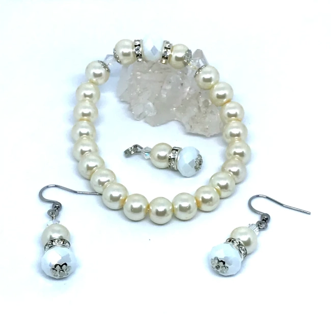 Conjunto Brilho Atemporal - Elegância Clássica: Pérola de Vidro, Cristal e Inox 