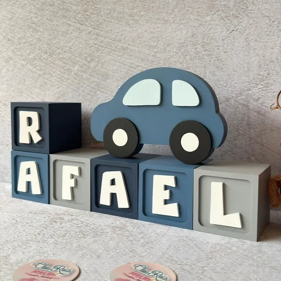Carrinho Enfeite + Nomes em Cubo - Decoração Bebê