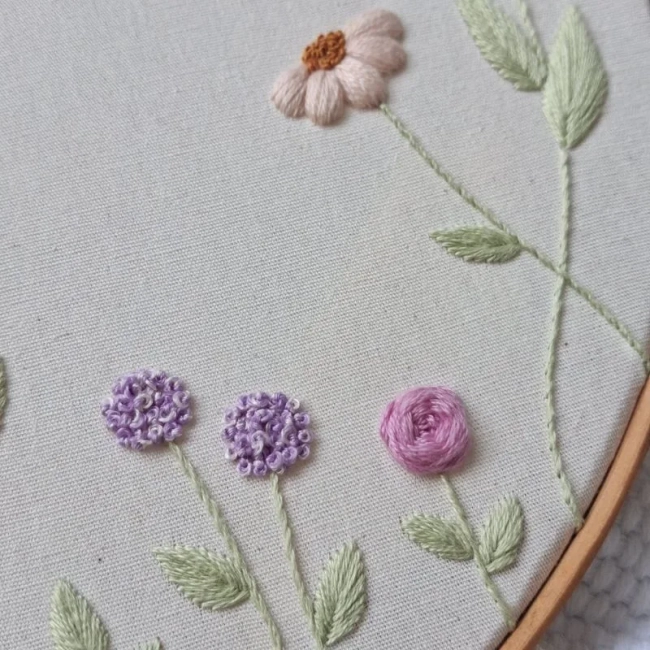 Porta Maternidade Bordado à Mão - Floral 002 Lilás
