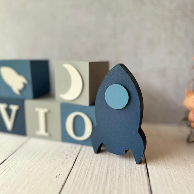 Cubos Decorativos Astronauta 8x8 cm Personalizados com Nome – Kit 9 Cubos em MDF + Foguete
