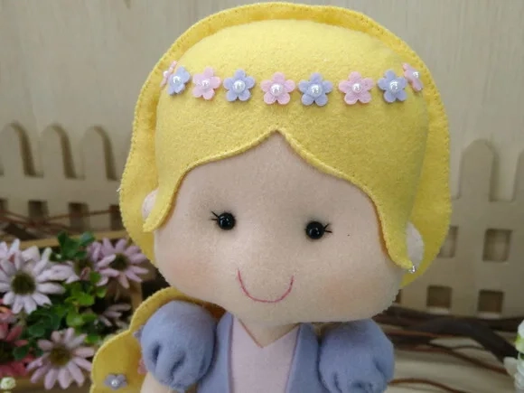 Boneca Rapunzel em Feltro - Enrolados