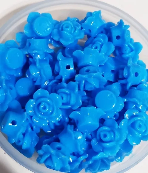 Flor Azul de Resina 1,3cm C/furo Passante Pacote C/30 Unidad