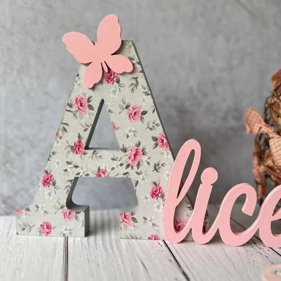 Nome em MDF Personalizado com Tecido para Quarto de Bebê - Letras Decorativas Infantis - Tema Jardim das Borboletas