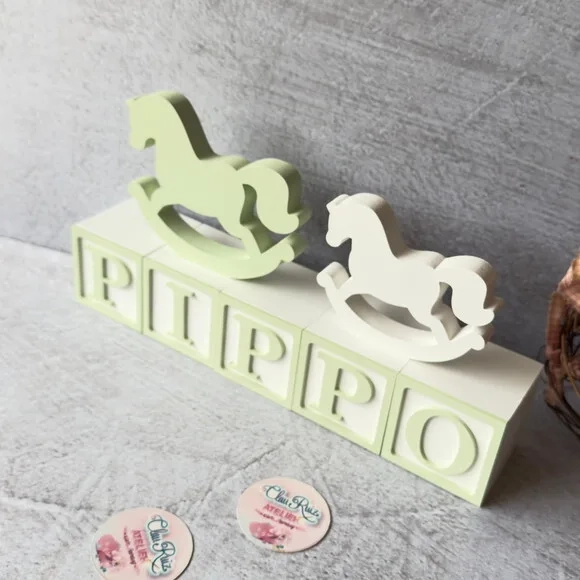 Cubos Ts 6x6 cm + Dupla de Cavalinhos Decoração Bebê