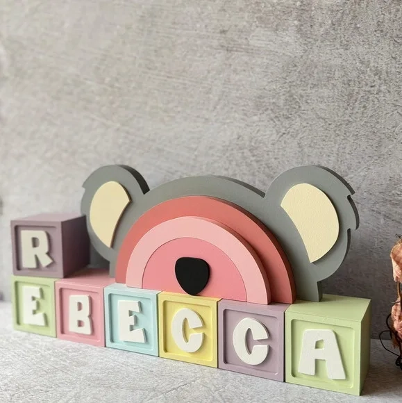 Coala Arco Íris +cubos 6x6cm Decoração Bebê
