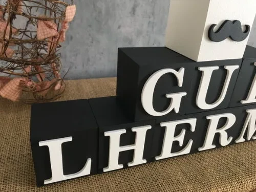Cubos Decorativos Personalizados com Nome do Bebê em MDF - Tema Mustache