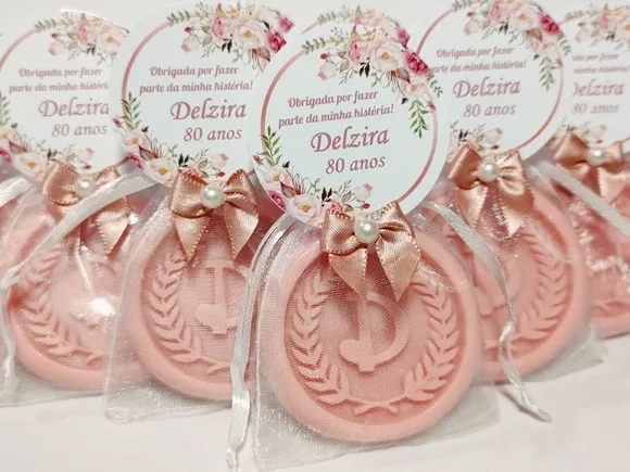 Lembrancinha 80 Anos: Sabonete Letra Inicial Personalizada
