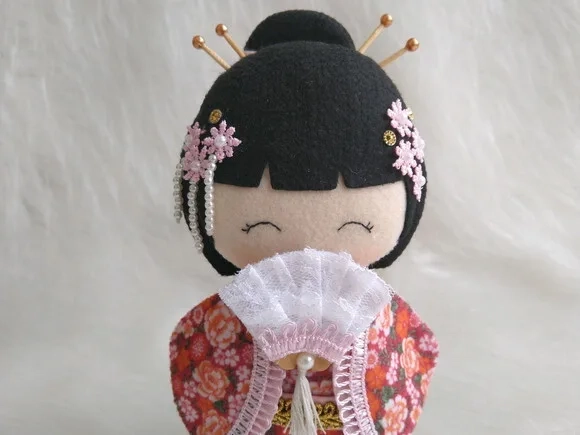 Boneca Kokeshi em em feltro