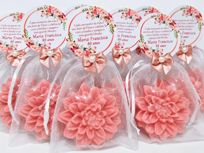 Lembrancinha de Aniversário 80 Anos: Sabonete Flor Dália
