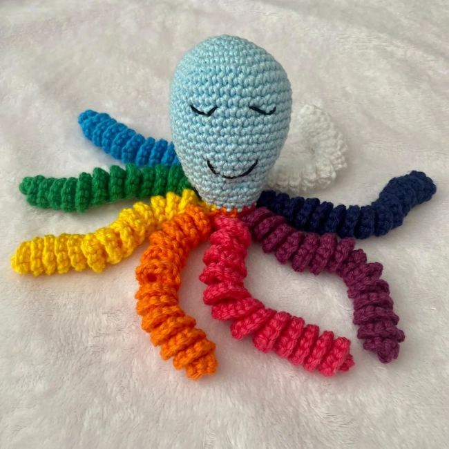 Polvo amigurumi neutro