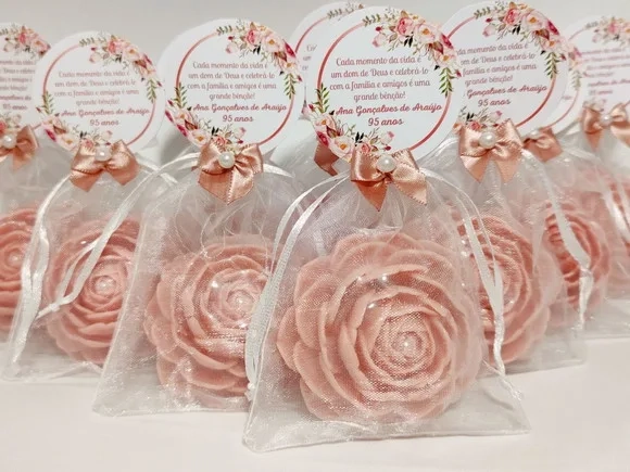 Lembrancinha 95 Anos: Sabonete Rosa Delicada Luxo