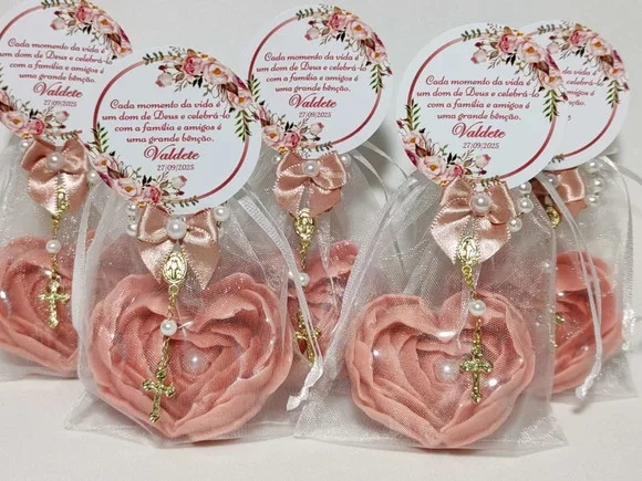 Lembrancinha 80 Anos: Sabonete Coração Flor com Mini Terço