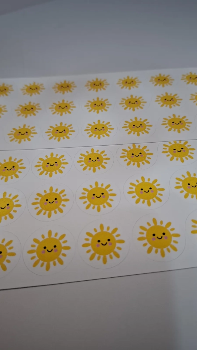 Etiquetas adesivas (50 unidades) no tema Primeira volta ao redor do Sol