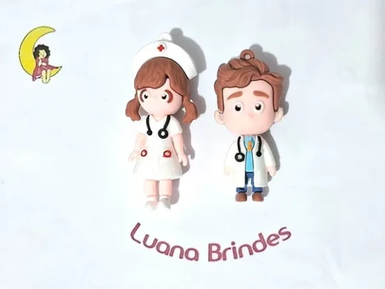 Pingente Médico e Médica Emborrachado Pacote com 2 Unidades