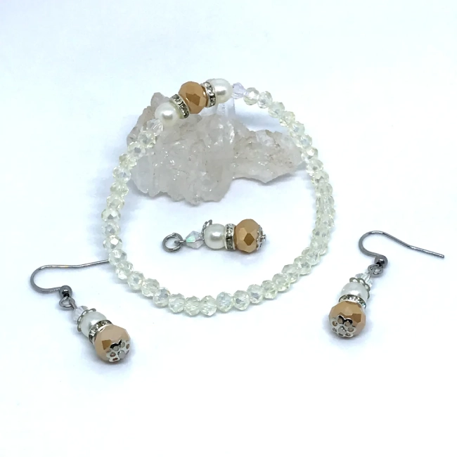Conjunto Delicado de Jóias em Aço Inox com Cristais e Pérolas (Pulseira, Brincos e Pingente)