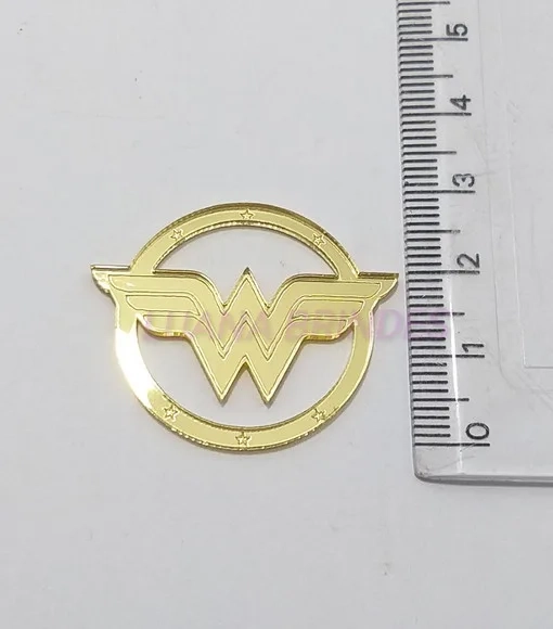 Aplique Mulher Maravilha em Acrílico Espelhado Dourado - 3cm