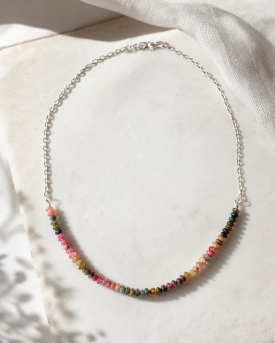 Choker Delicado de Turmalinas e Prata 925 – Elegância Minimalista