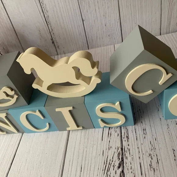 Decoração Bebê - Cubos 6x6cm + Cavalinho de Balaço