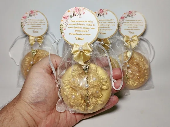 Lembrança 80 Anos Sabonete Provence Buquê de Rosas com Terço
