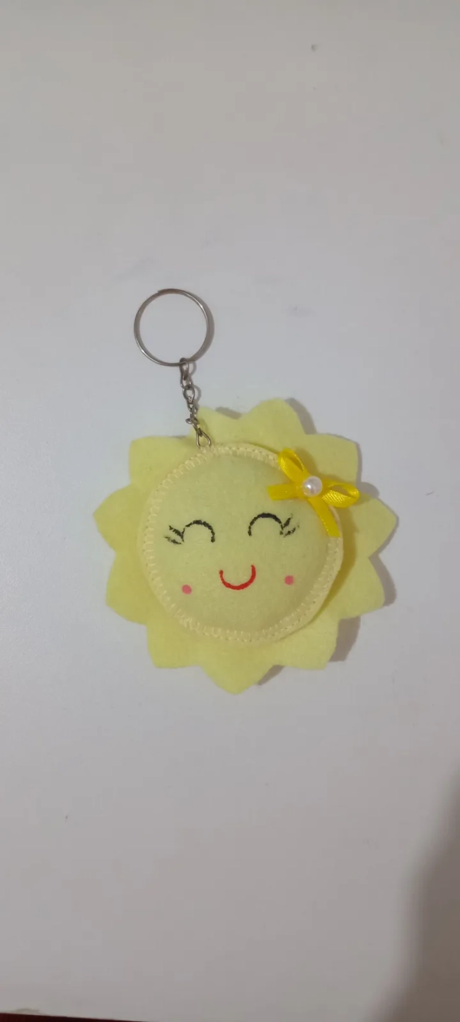 Chaveiro Solzinho em Feltro