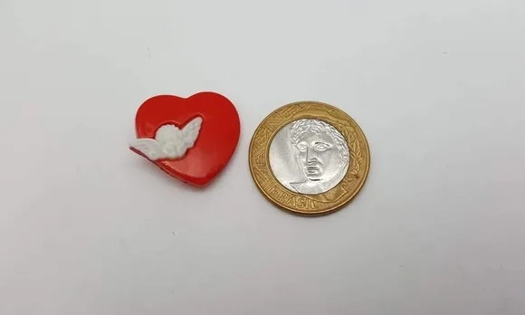 Aplique Botões Coração com Anjinho de Plastico 2,5cm - 20 Un