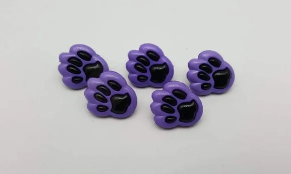 Aplique Botão de Patinha Roxa de 1,8cm - 20 unidades