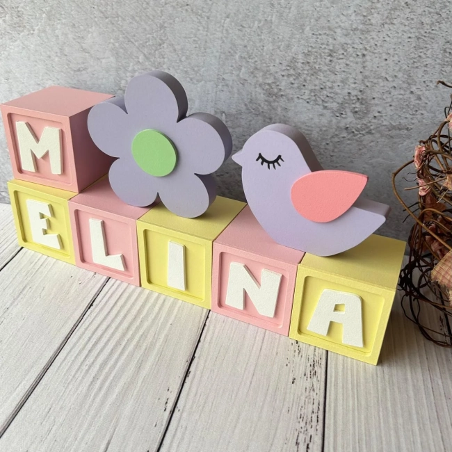 Cubos Decorativos Personalizados 6x6 cm com Passarinho 8 cm e Flor 10cm em MDF para Quarto de Bebê e Festa Infantil