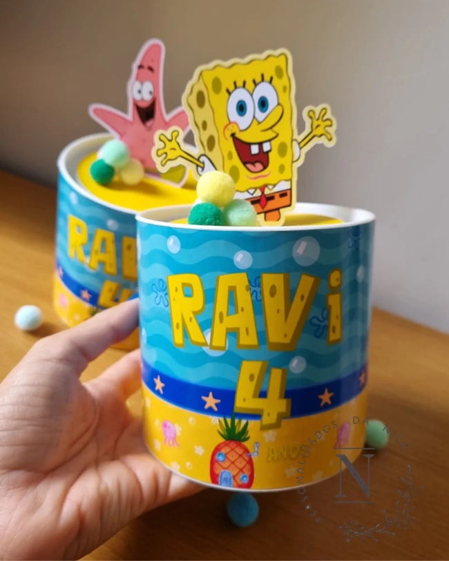 Centro de mesa Bob Esponja tubolata 10x10 com aplique 3D