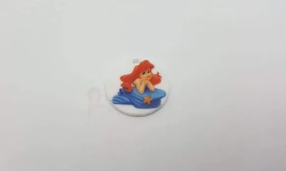 Pingente da Princesa Ariel em Acrílico com 2,1cm